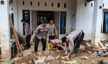 Polda Sumbar Berkolaborasi dengan Warga Pulihkan Ikur Koto Pasca Banjir