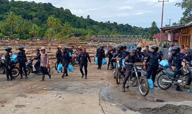 Door to Door, Polda Sumbar Pastikan Bantuan Sembako Tepat Sasaran di Batu Busuk dan Sungai Lareh