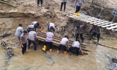 Brimob Polda Sumbar Percepat Pemulihan Pascabanjir, Bersihkan Galodo hingga Bangun Akses Darurat Padang–Solok