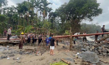 Brimob Polda Sumbar Percepat Pemulihan Malalak, Bangun Jembatan Darurat dan Intensifkan Pencarian Korban