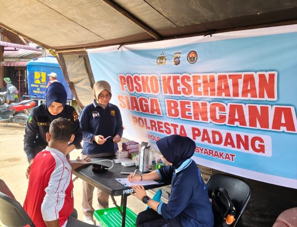 Biddokkes Polda Sumbar Layani 871 Korban Banjir Lewat Bakti Kesehatan Gratis di 10 Posko