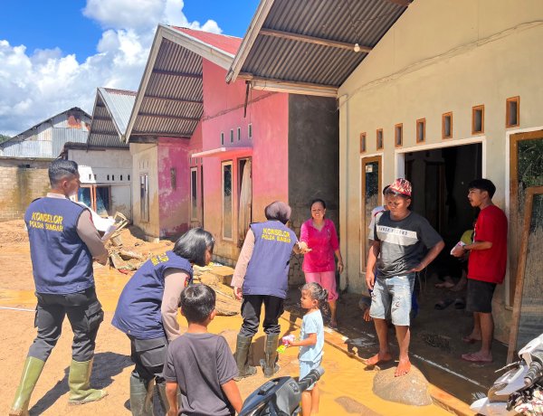 Polda Sumbar Gencarkan Trauma Healing untuk Korban Banjir Padang, Fokus Pulihkan Kondisi Psikologis Warga