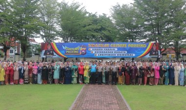 Peringatan Hari Kartini, Polda Sumbar Beri Penghargaan Polwan dan ASN Berprestasi